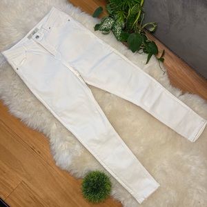 LIKE NEW Topshop Moto Jamie Jeans, off white color, Size W 30 L 30